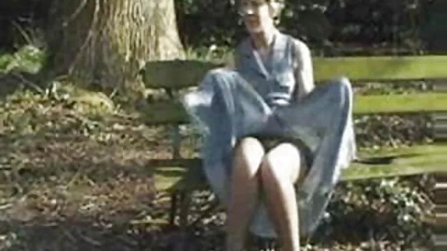 Femdom Milfs در چهار جهت دریافت سکس کون گنده روغنی Cumshot از Subs