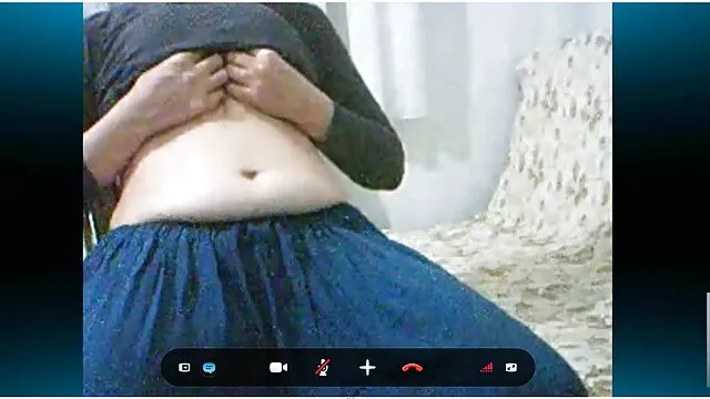 پدر دختر مو قرمز جذاب مایلی کول سكس كون روغني را به باد انتقاد گرفت