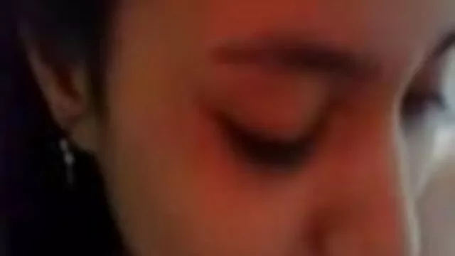 زایا کسیدی یک دیک بزرگ را که داخل سكس كون روغني دهانش است می مکد
